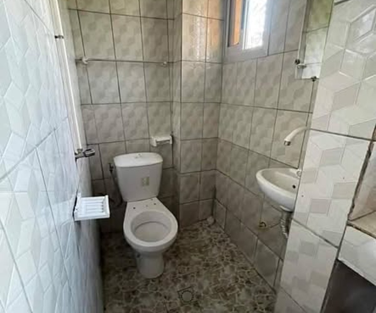 Chambre à louer - Ndogbong, Commissariat 10ème