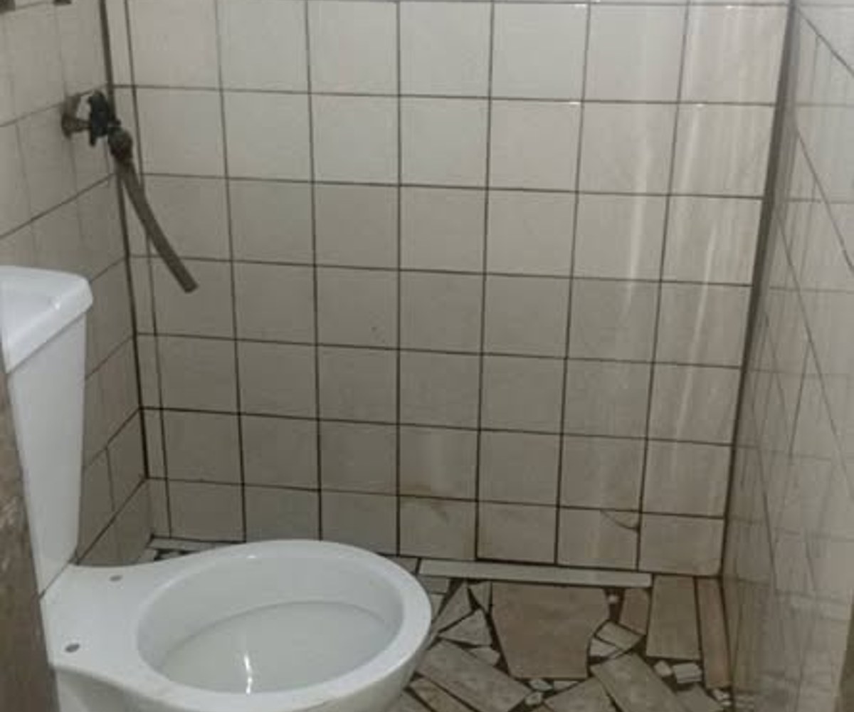 Grande chambre à louer à Beedi