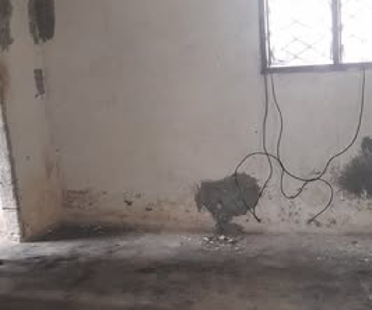 Vaste chambre simple à louer à PK8