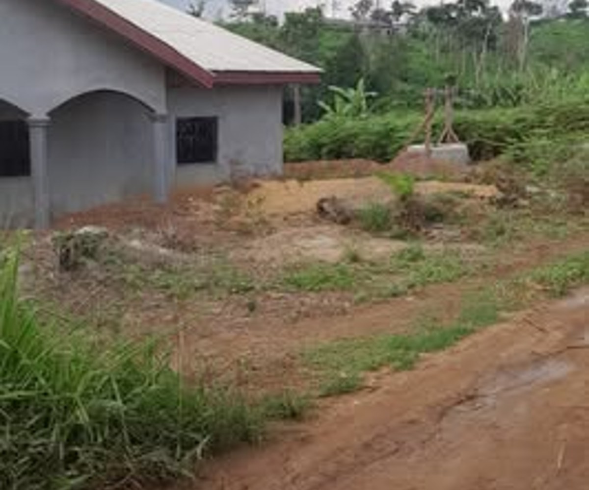 Terrain titré de 500 m² à vendre au centre-ville de Mfou