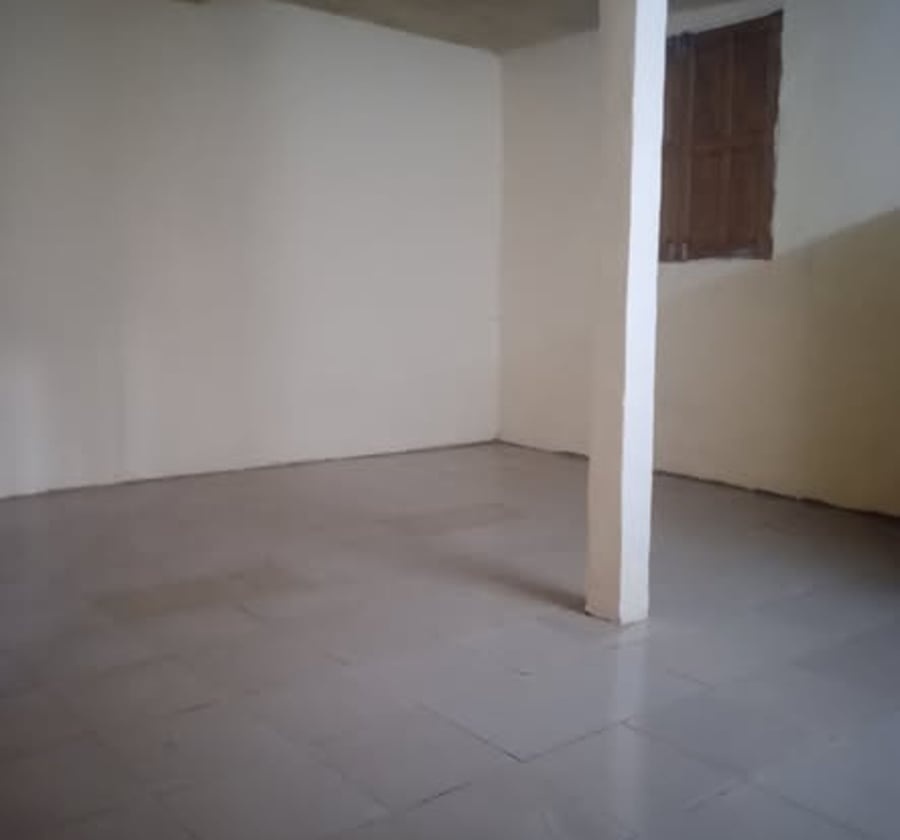 Vaste chambre moderne à louer à Ngousso
