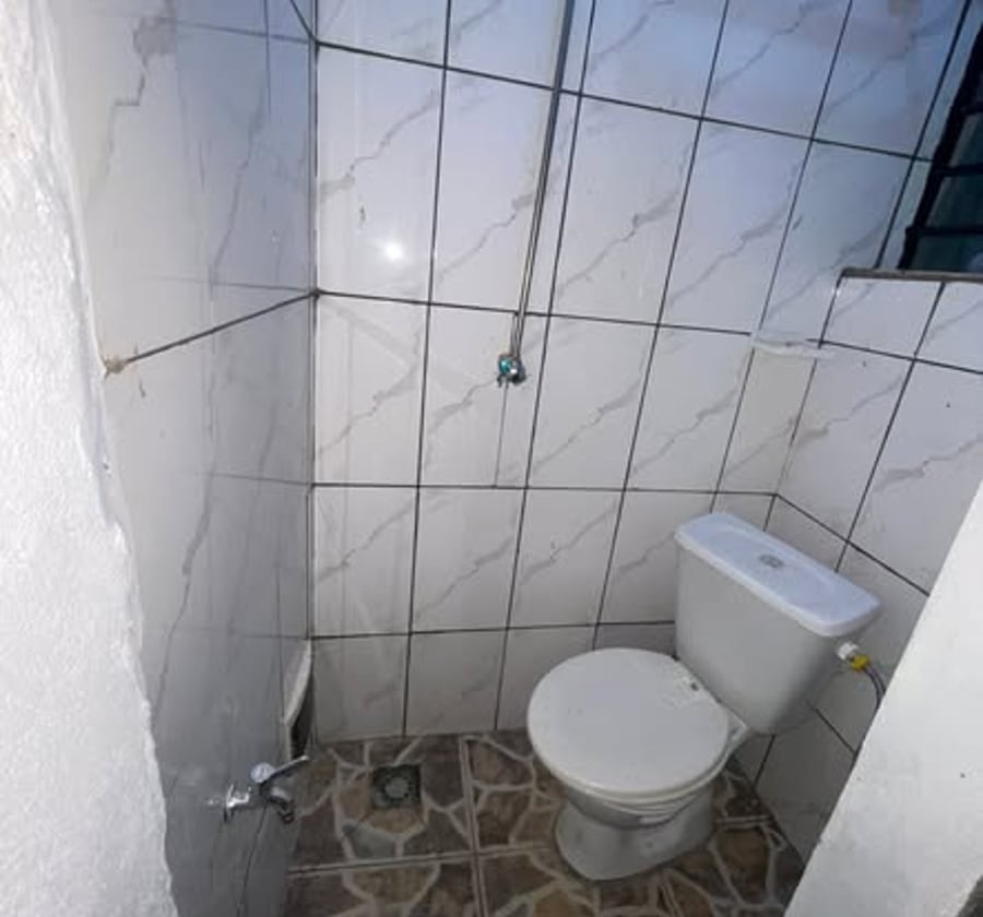 Vaste chambre moderne à Logpom, Douala