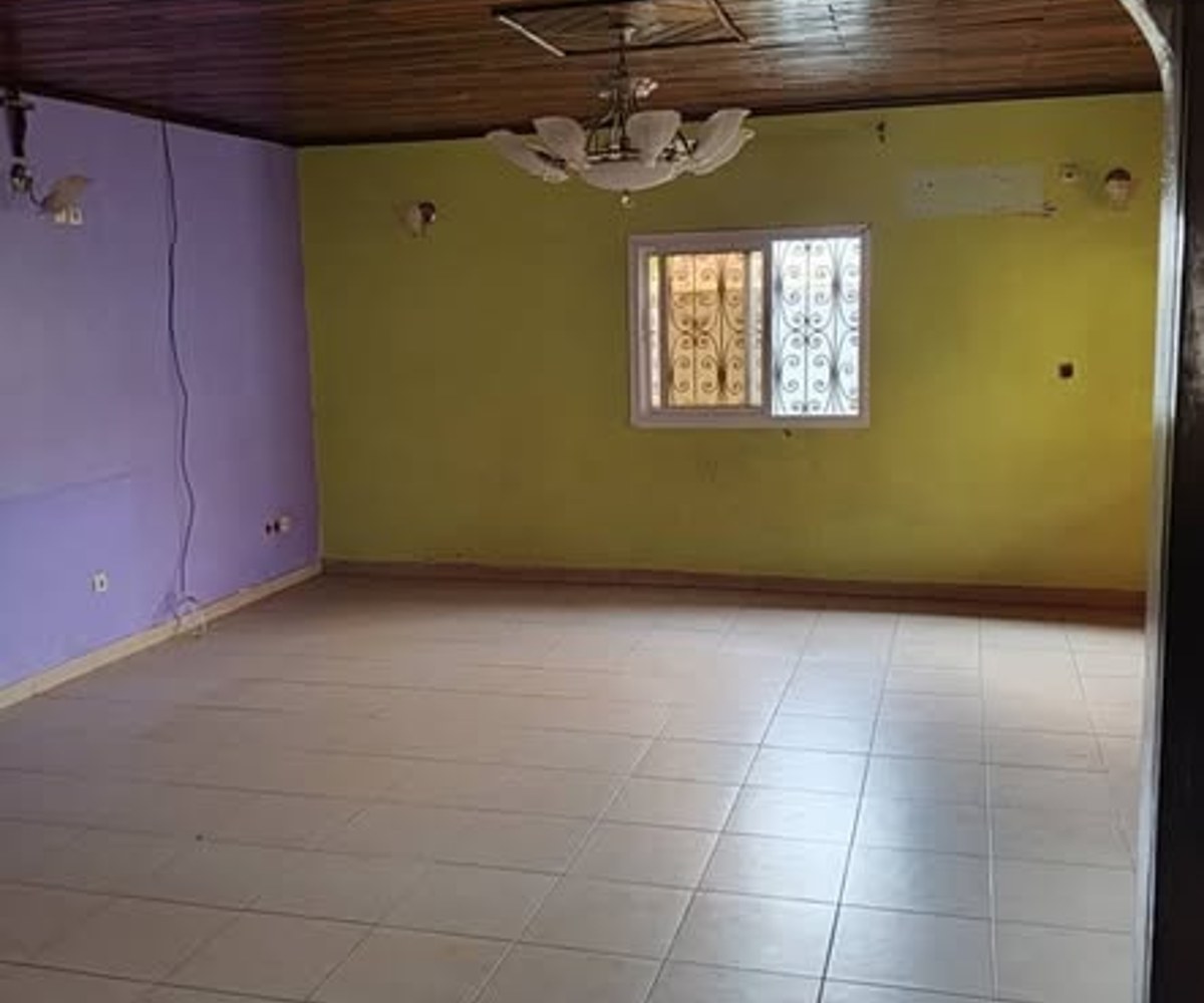 Villa 4 chambres à louer à Nkoabang