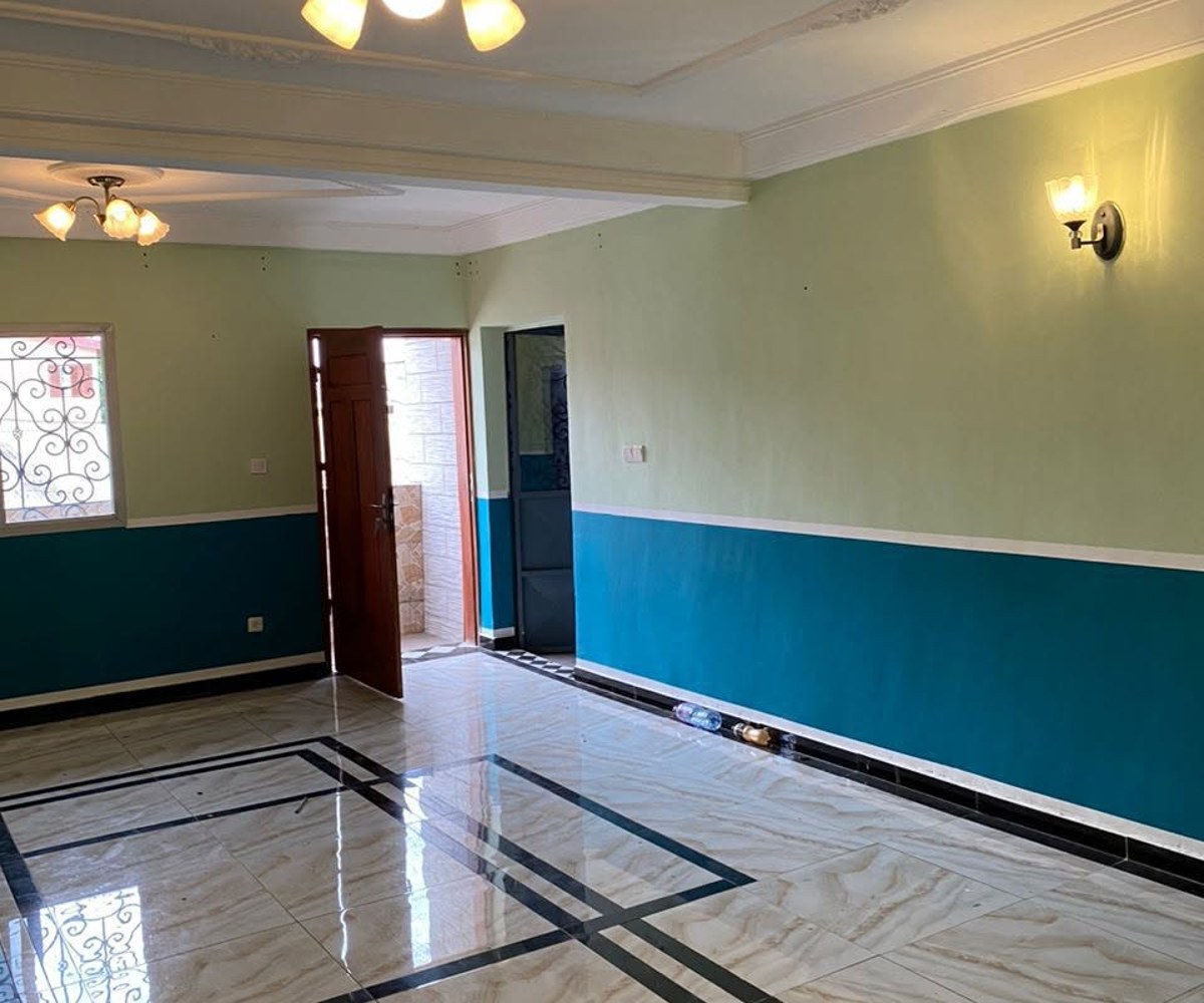 Studio moderne staffé avec parking à Kotto, 90 000 XAF/mois
