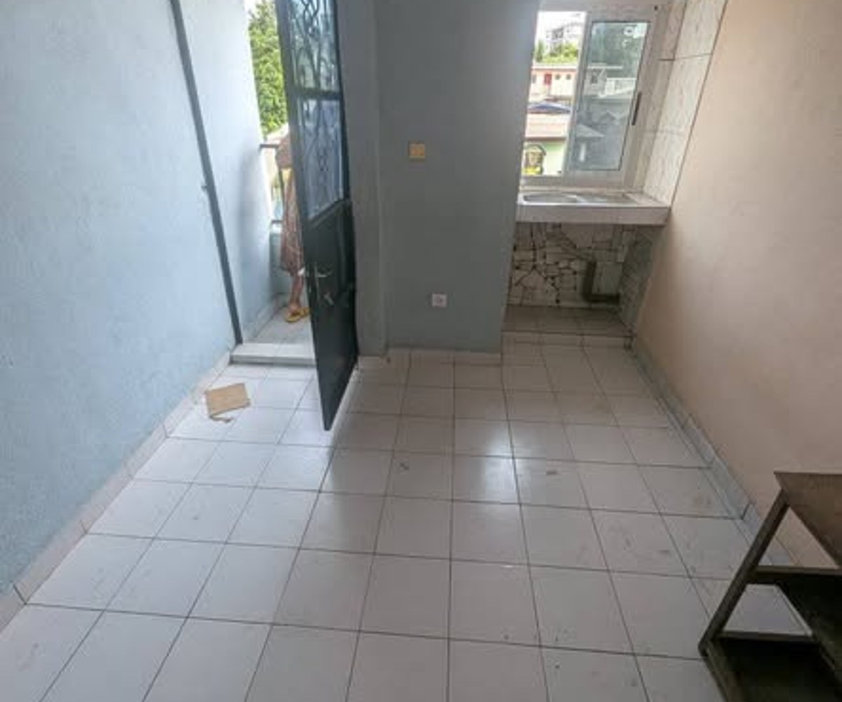 Chambre moderne à Makepe