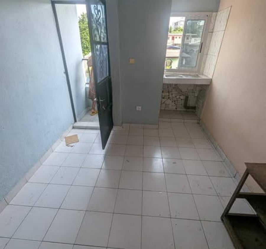 Chambre moderne à Makepe