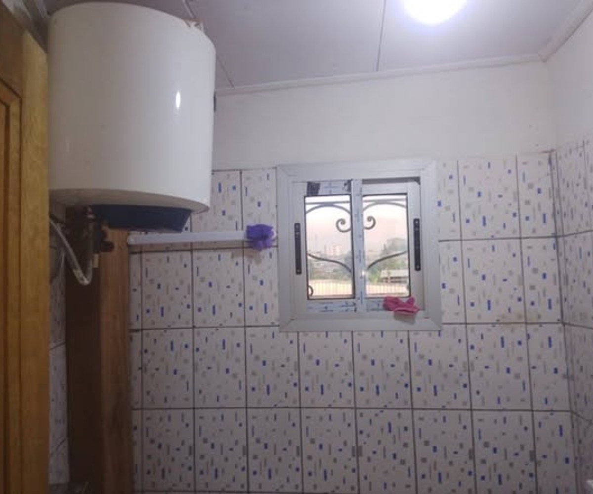 Grande chambre moderne à Mimboman - Petit Marché du Château