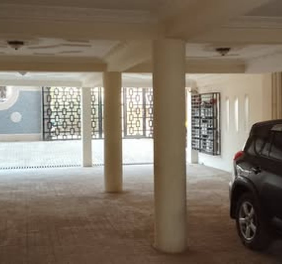 Studio moderne à louer à Simbock