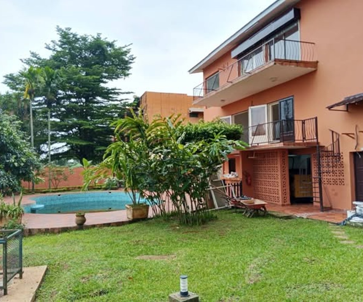 Magnifique duplex avec piscine à louer à Bastos