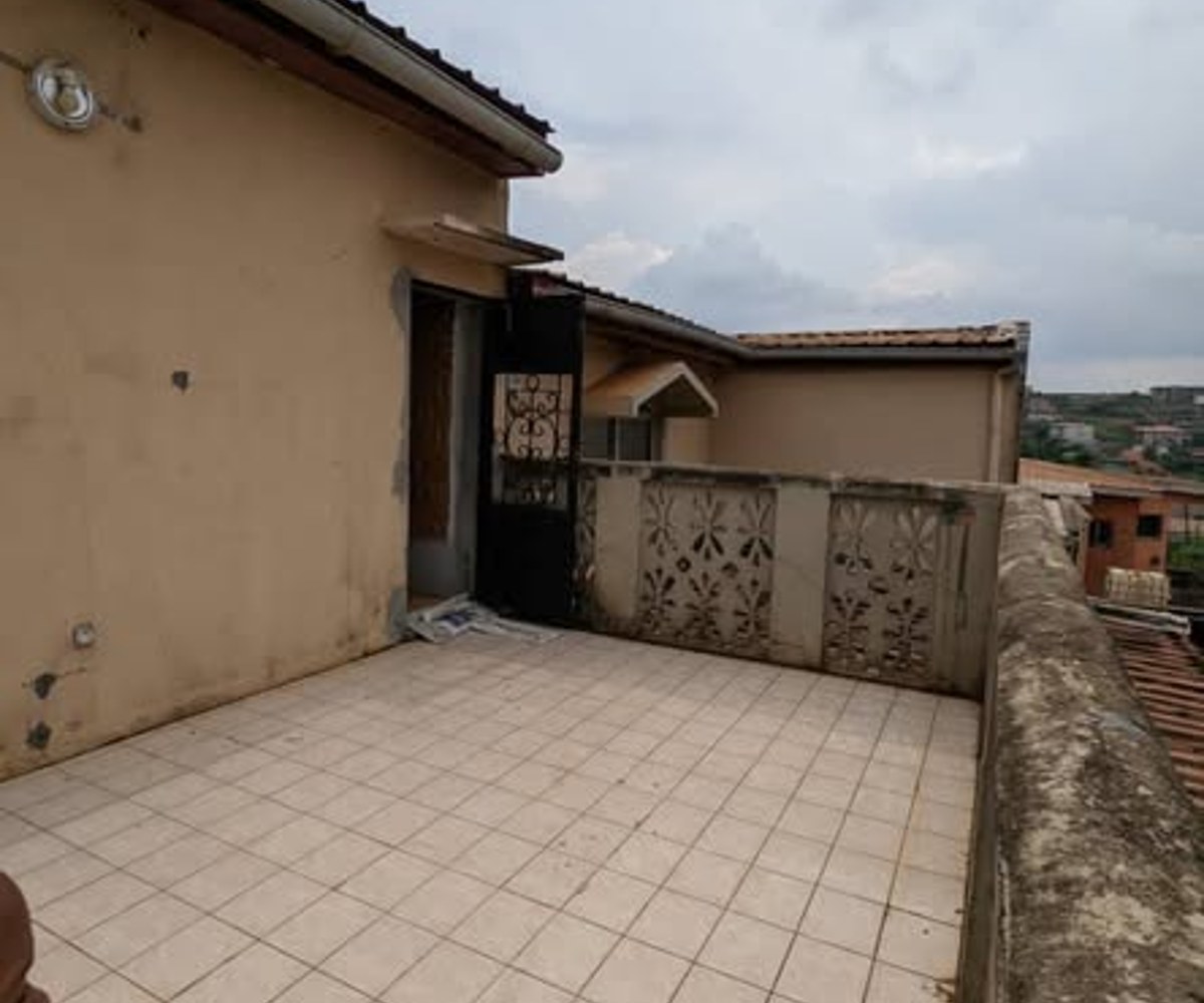 Appartement 3 chambres à Mvan