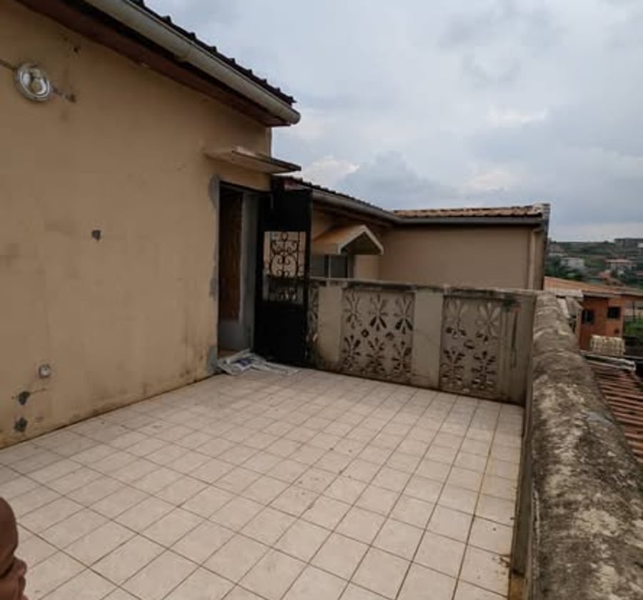 Appartement 3 chambres à Mvan