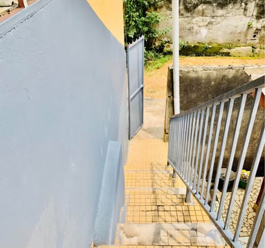 Studio moderne à louer à Biyem-Assi Acacias