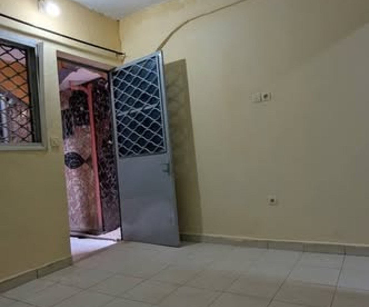 Chambre 3 pièces à Yassa