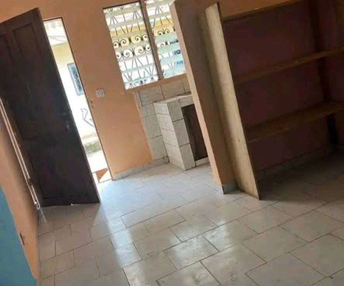 Chambre moderne à Nkoabang