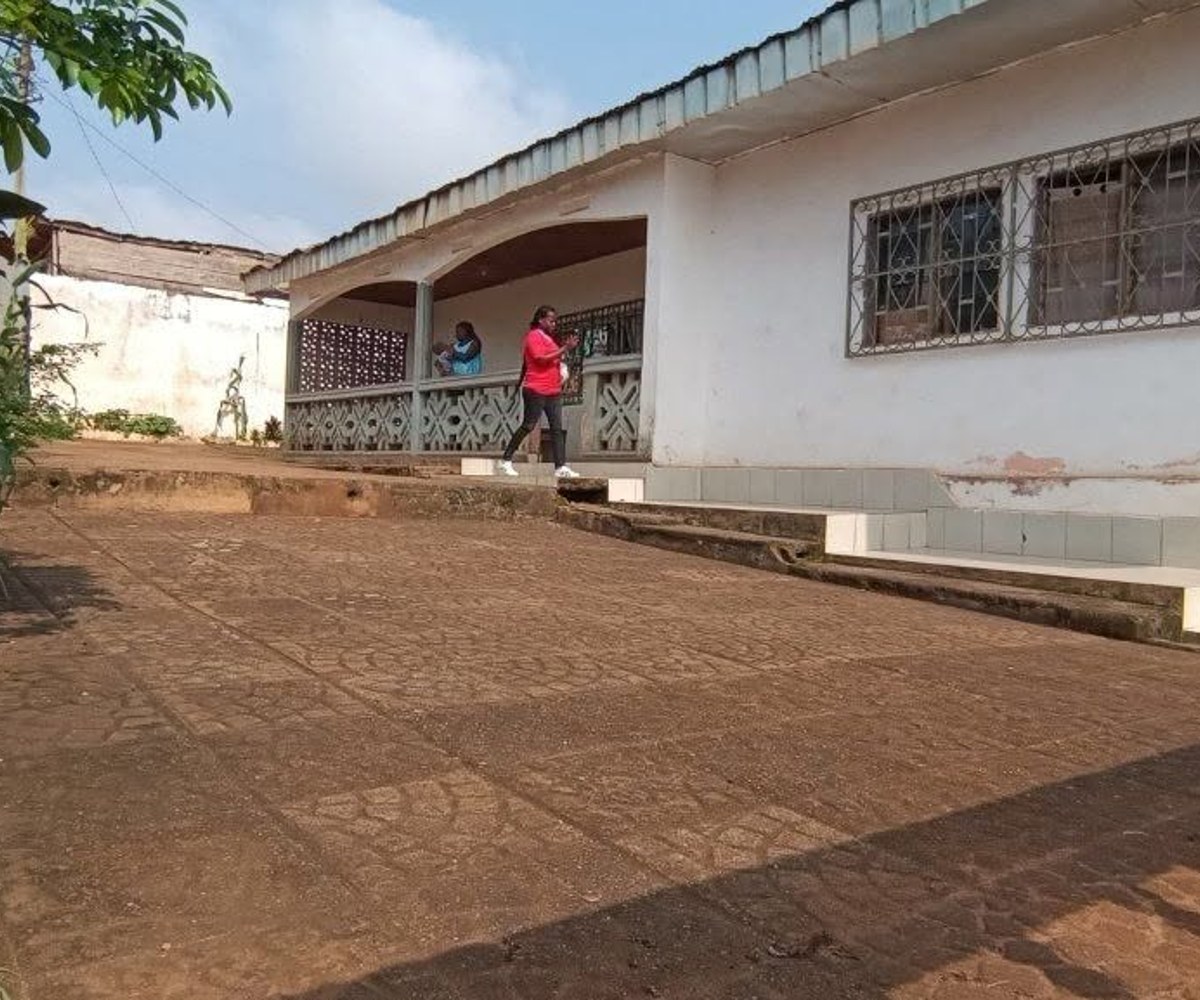 Villa à louer à Nkomo - 7 chambres, 3 douches