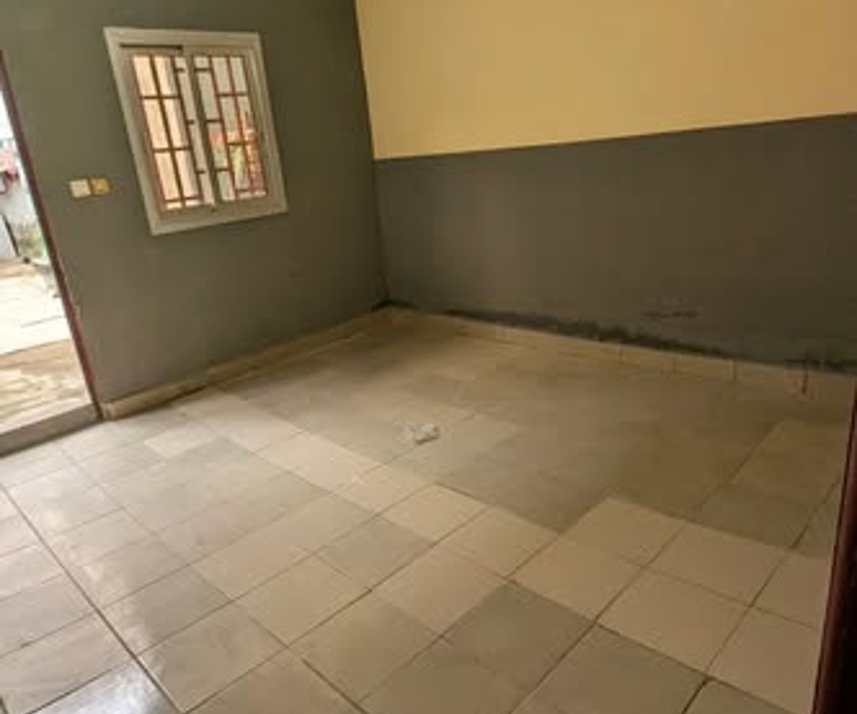 Chambre moderne à Ndogbong, Douala