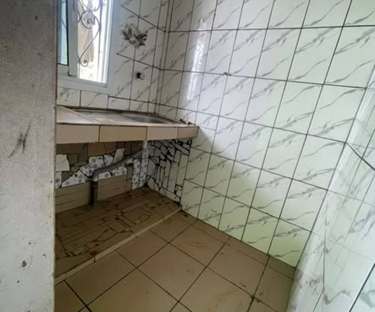 Studio moderne à louer à Logbessou