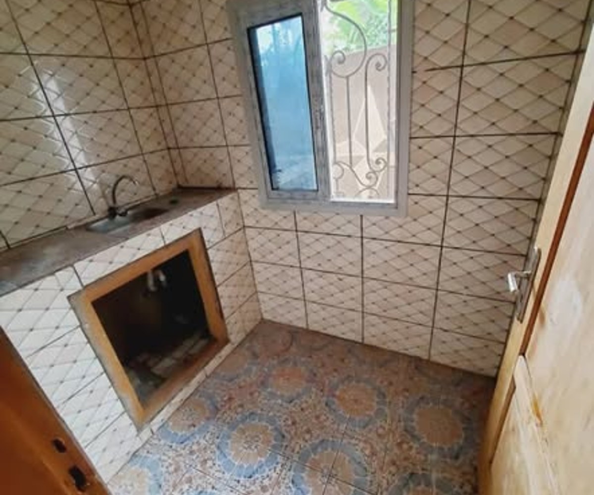 Studio moderne à louer – Mvan Santa Lucia