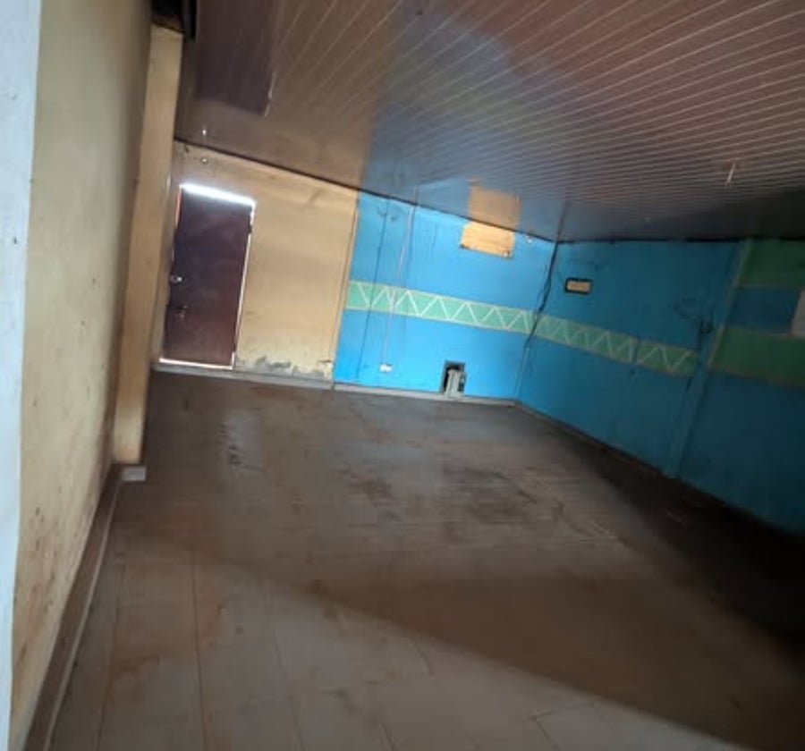 Emplacement commercial à louer à Éleveur