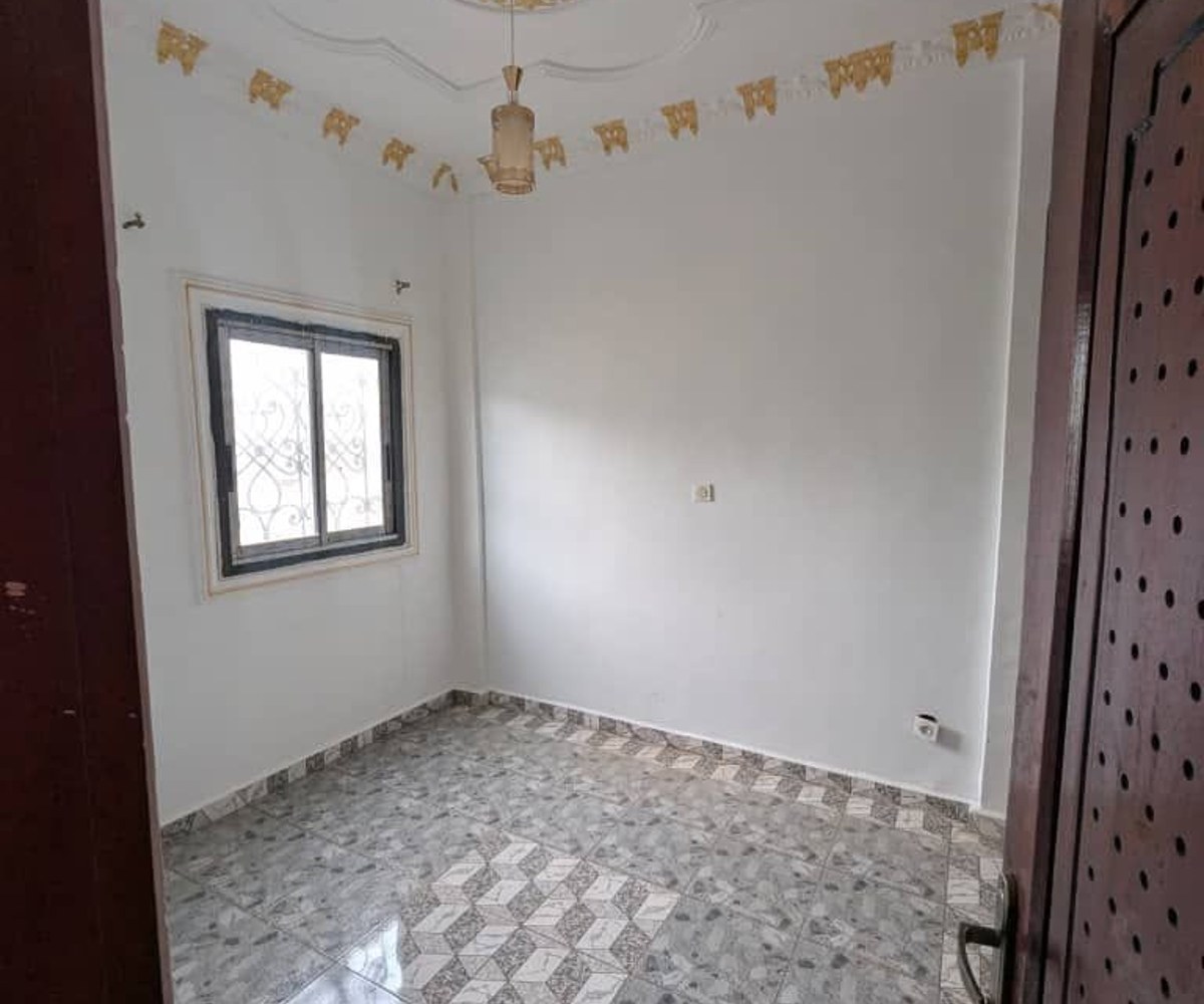 Studio moderne à louer à Odza, Borne 10