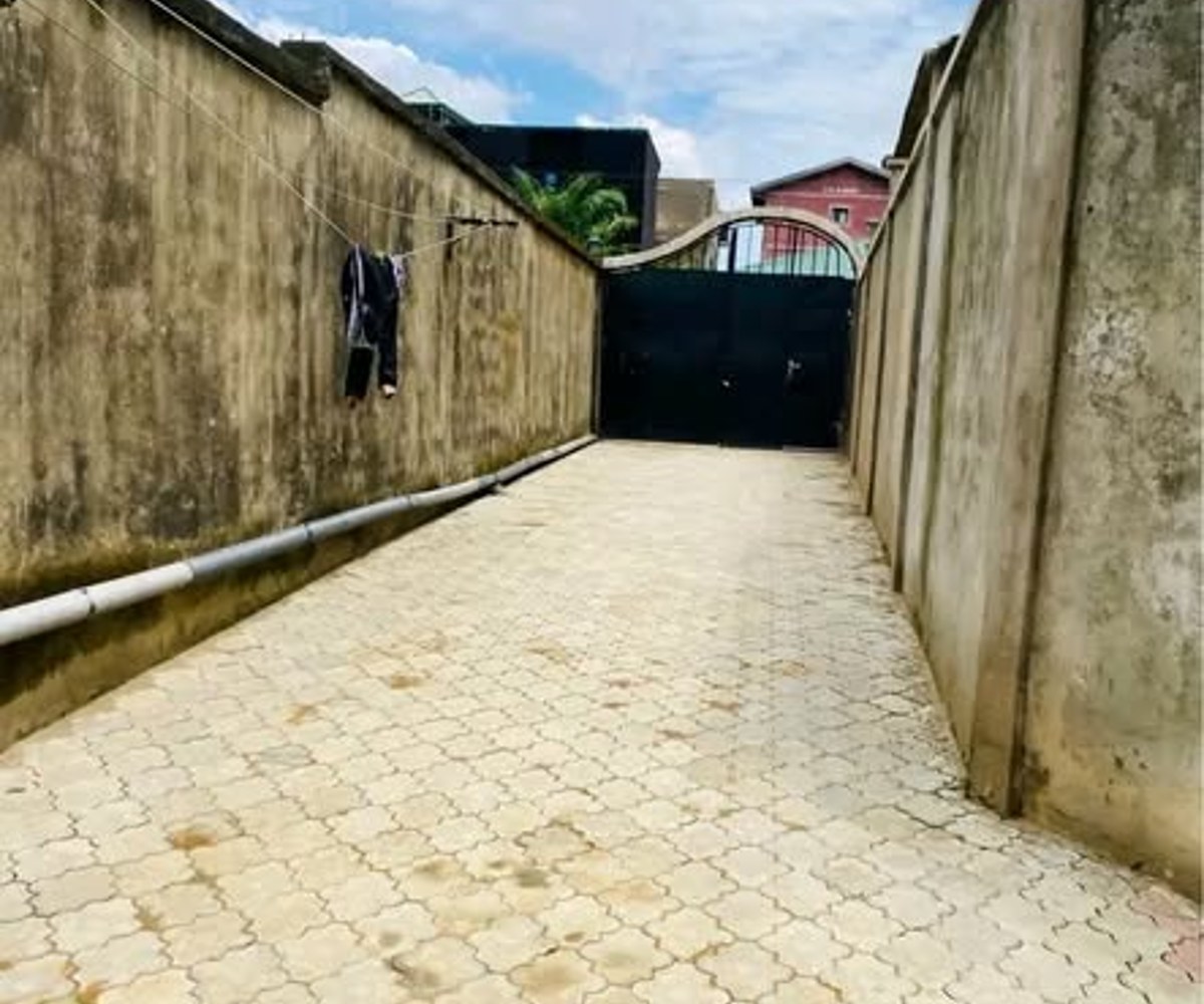 Studio moderne très vaste et jolie à Ndogbassi