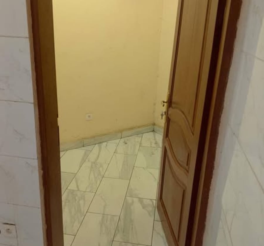 Appartement haut standing 3 chambres à louer – Santa Barbara, Étoudi