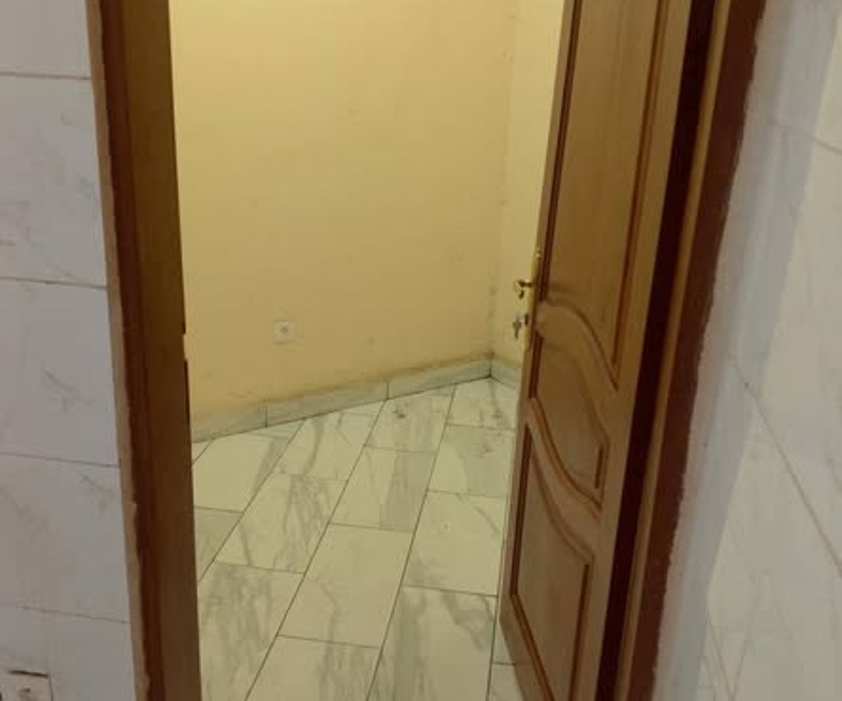 Appartement haut standing 3 chambres à louer – Santa Barbara, Étoudi