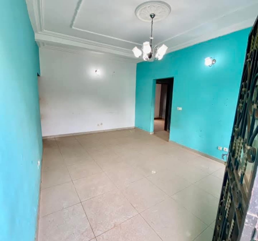 Store (200 m²) for sale in Manguier, Yaoundé : FCFA 150000