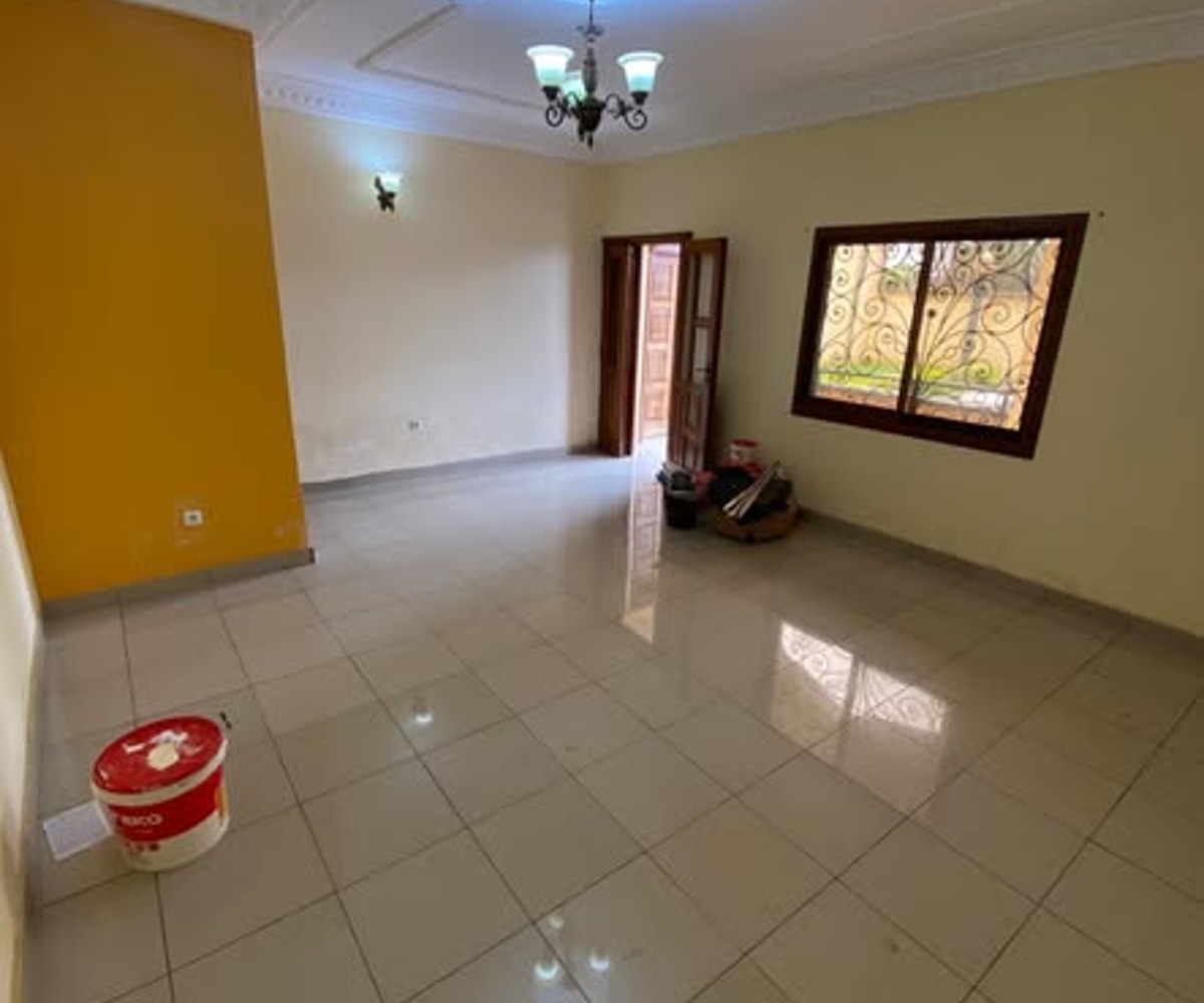 Appartement à louer Odza commissariat