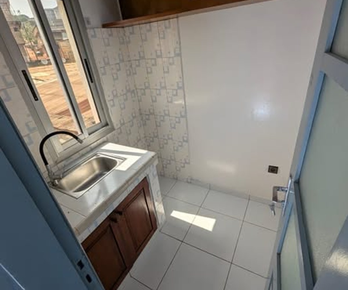 Studio moderne à louer à Nsam