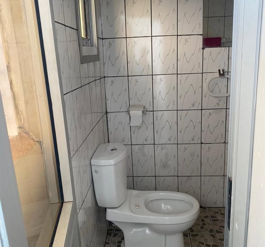 Studio moderne staffé avec parking à Kotto, 90 000 XAF/mois