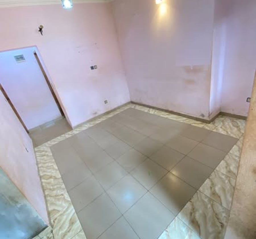 Studio moderne à Etoug-Ebe - 50 000 FCFA/mois