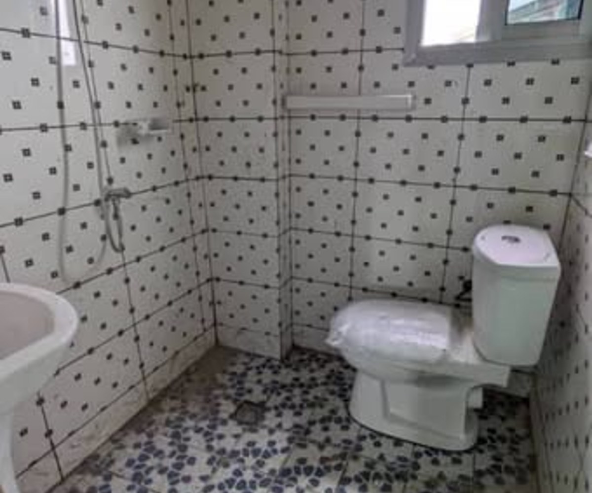 Chambre moderne + douche interne - Nyom Dispensaire Messassi