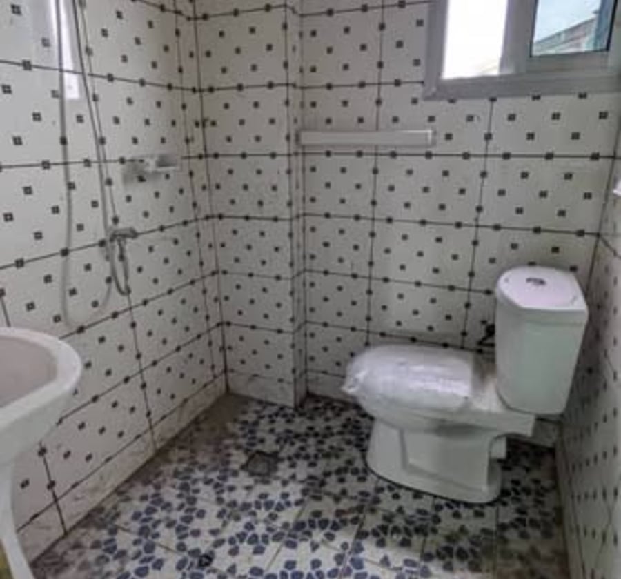 Chambre moderne + douche interne - Nyom Dispensaire Messassi