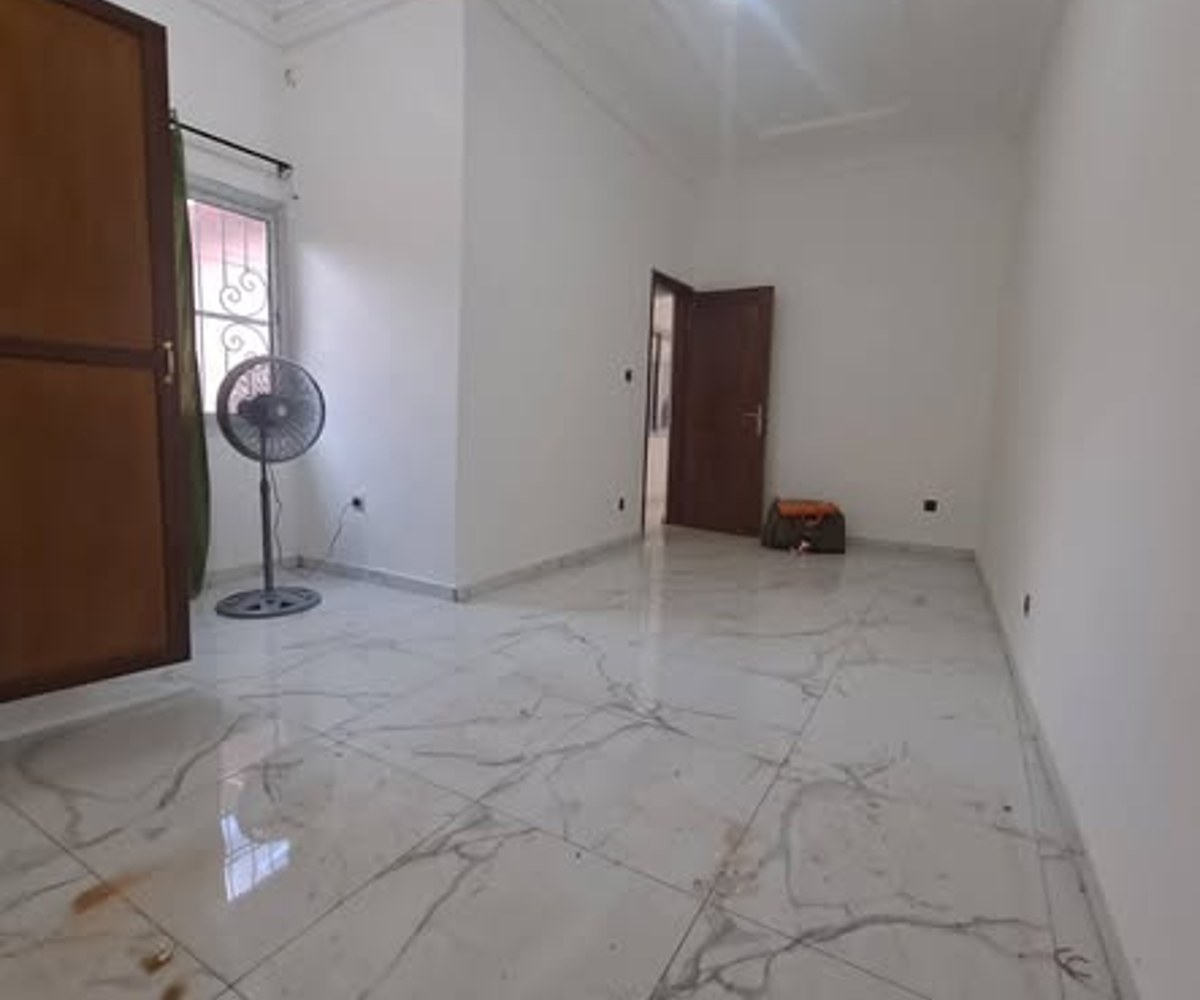 Studio moderne Nkolfoulou