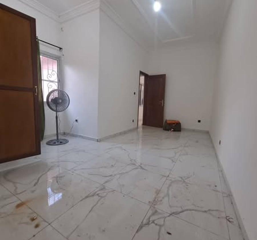Studio moderne Nkolfoulou