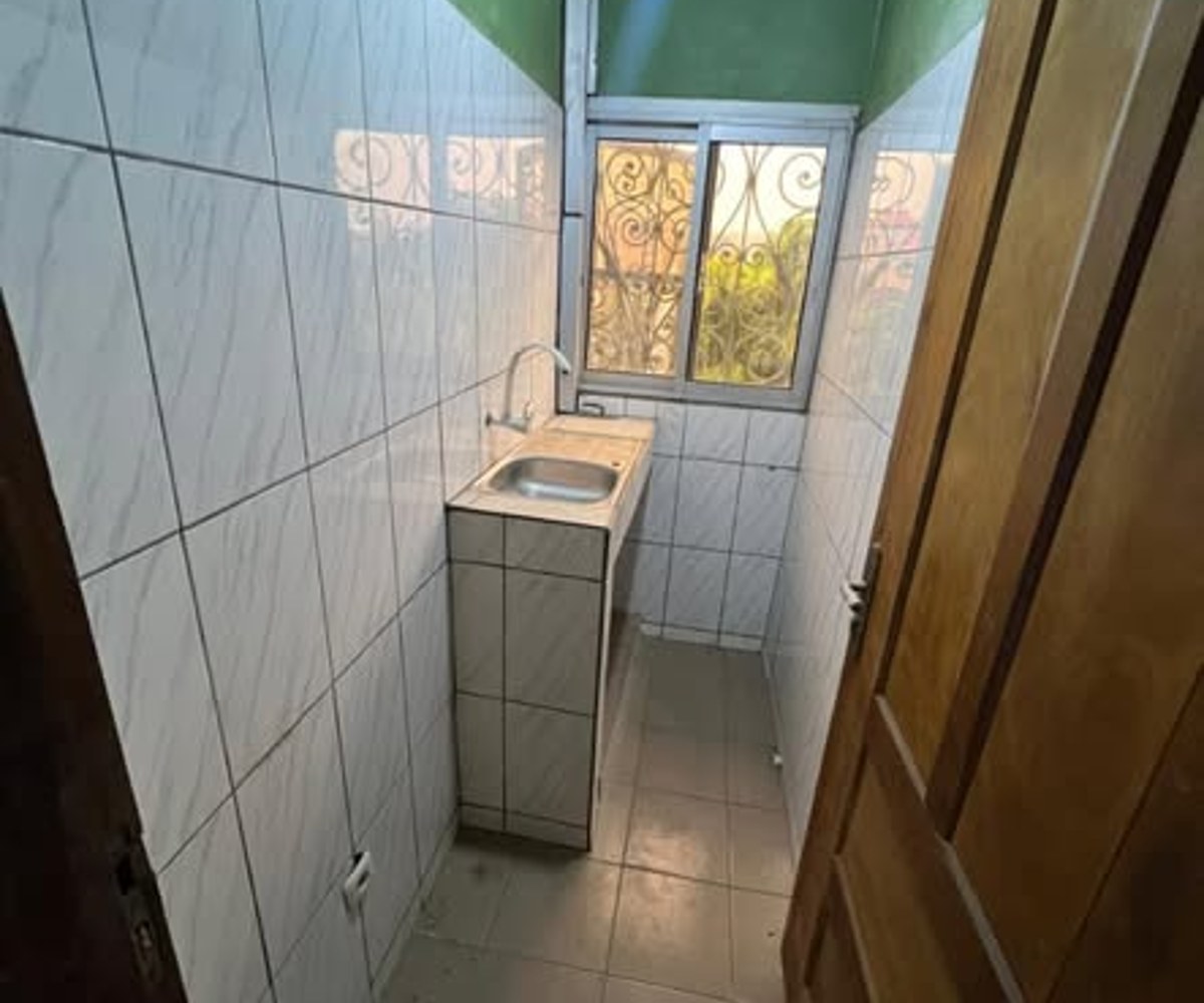 Studio moderne à louer à PK12, Douala