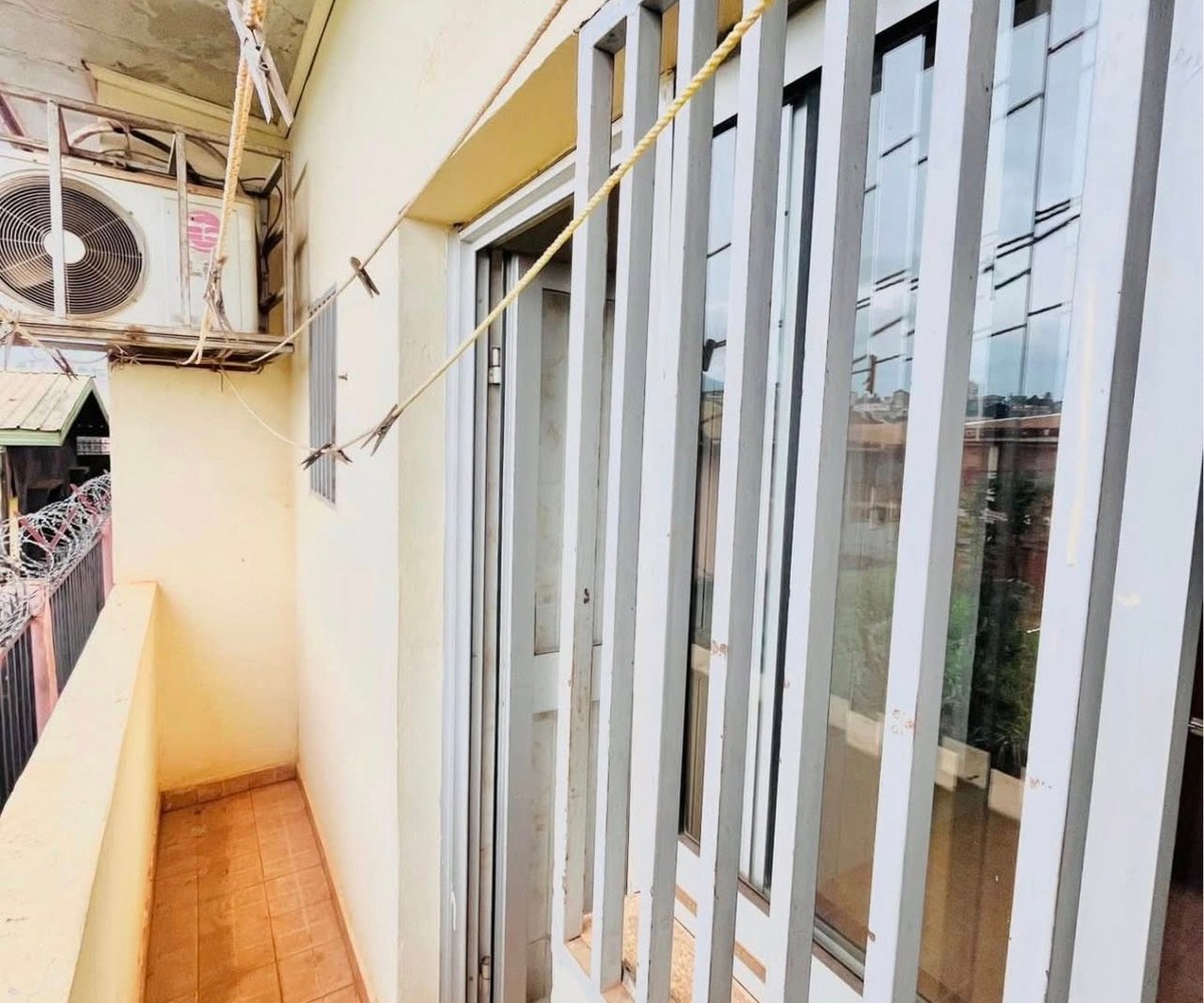 Studio Moderne Climatisé à Biyem-Assi Jouvence
