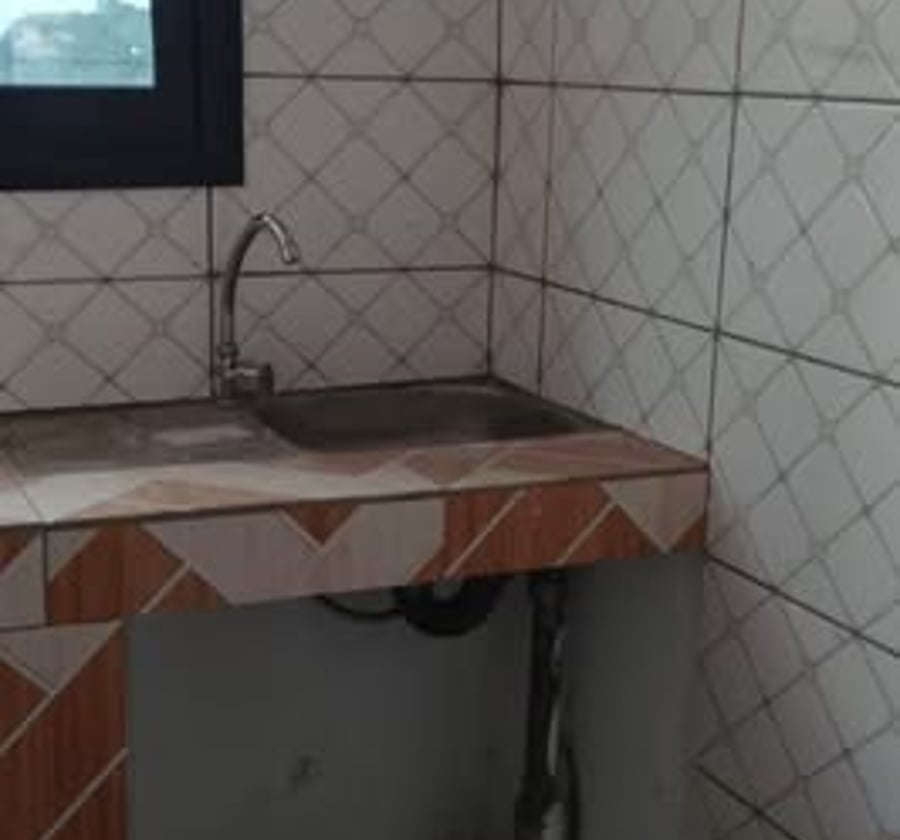 Grande chambre à louer - Bonamoussadi