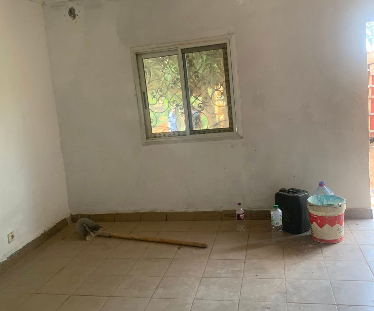 Grand studio moderne à louer à Nkoabang