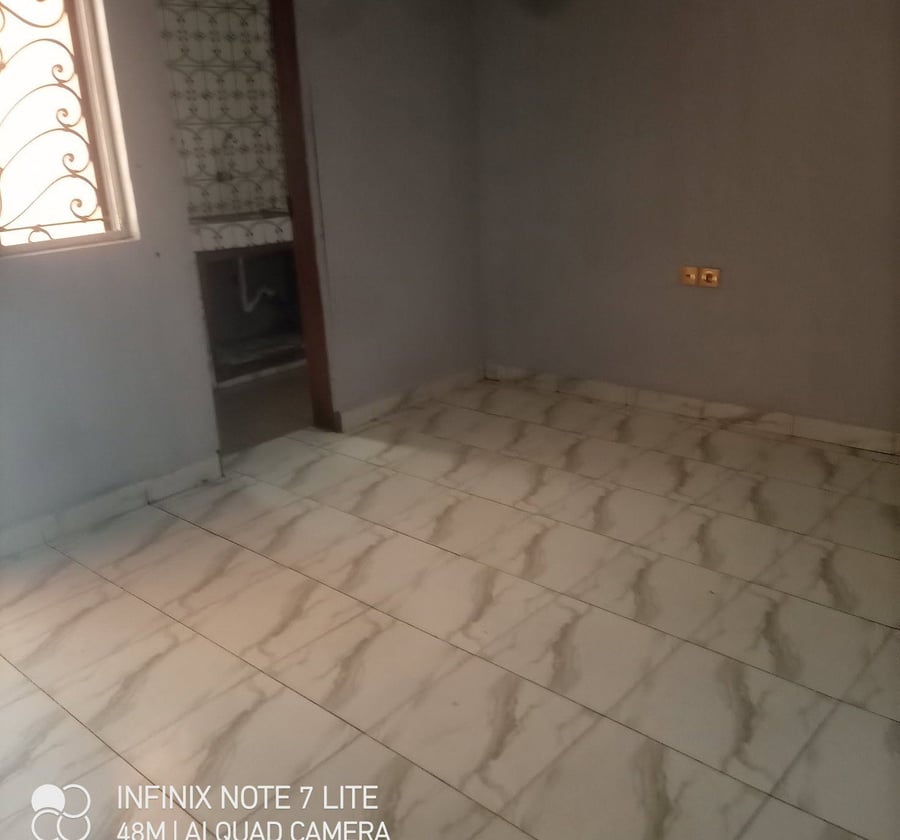 Studio moderne à louer à Odza