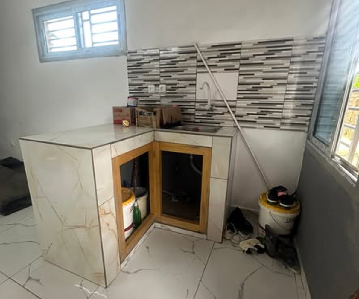 Studio moderne à PK12, Douala