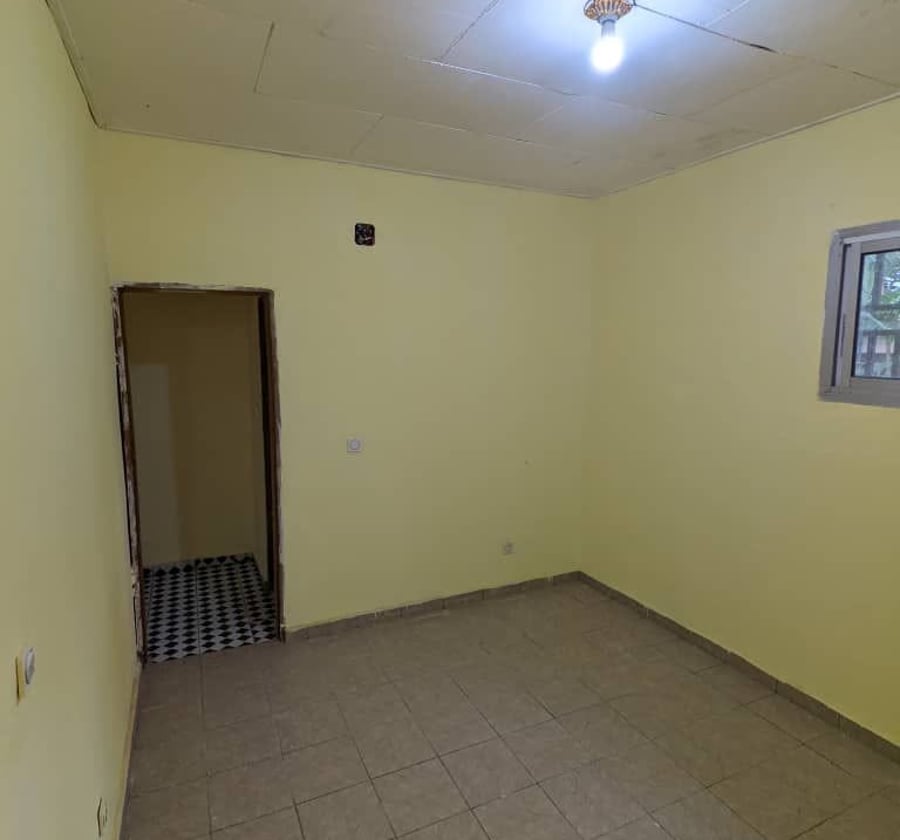Vaste studio moderne 4 pièces – Nkolfoulou