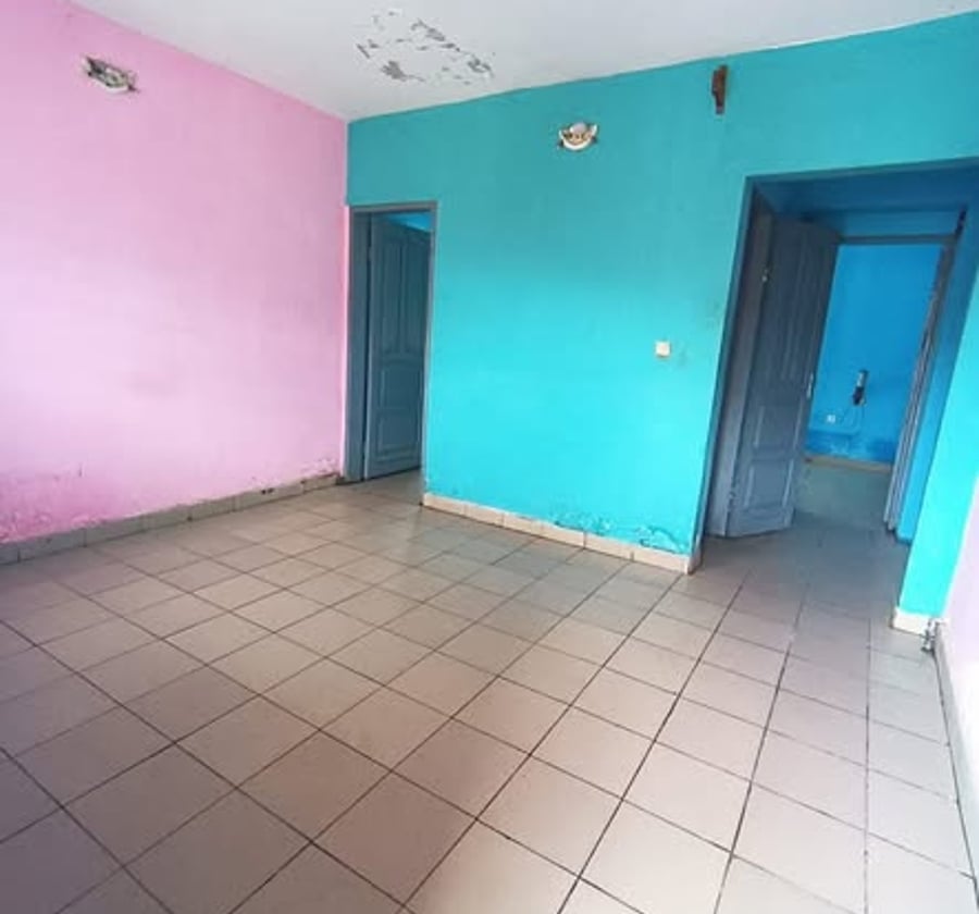Studio moderne à louer à Biyem-Assi