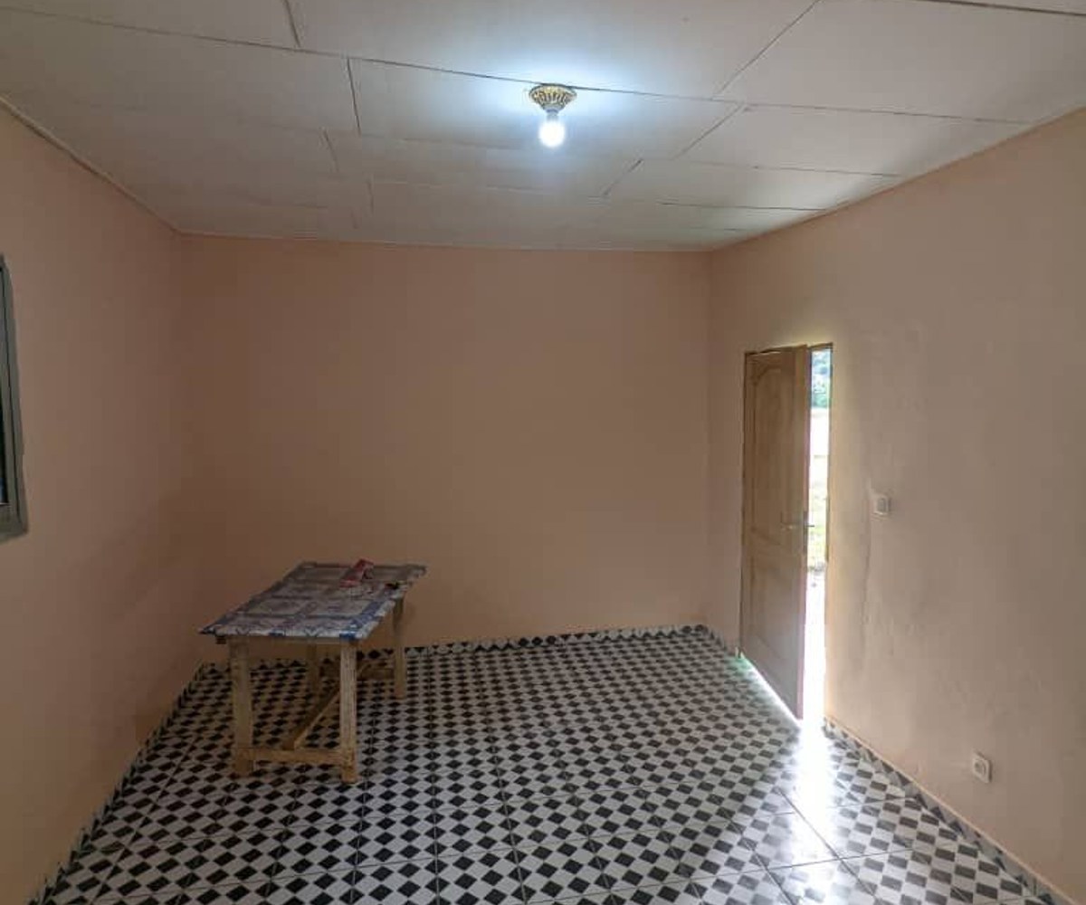 Studio moderne 4 pièces à Nkolfoulou