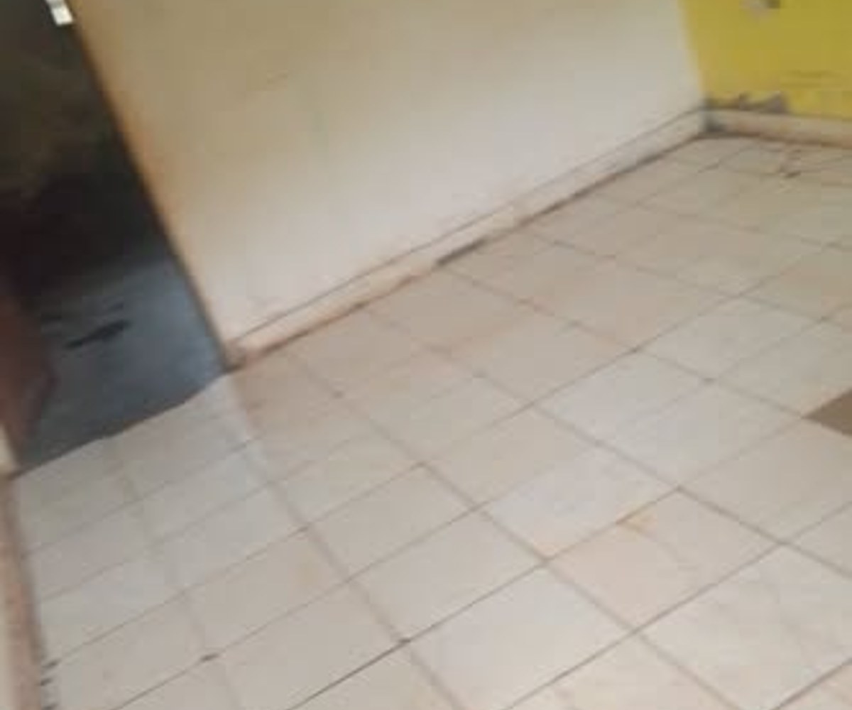 Studio simple à louer - Ekie