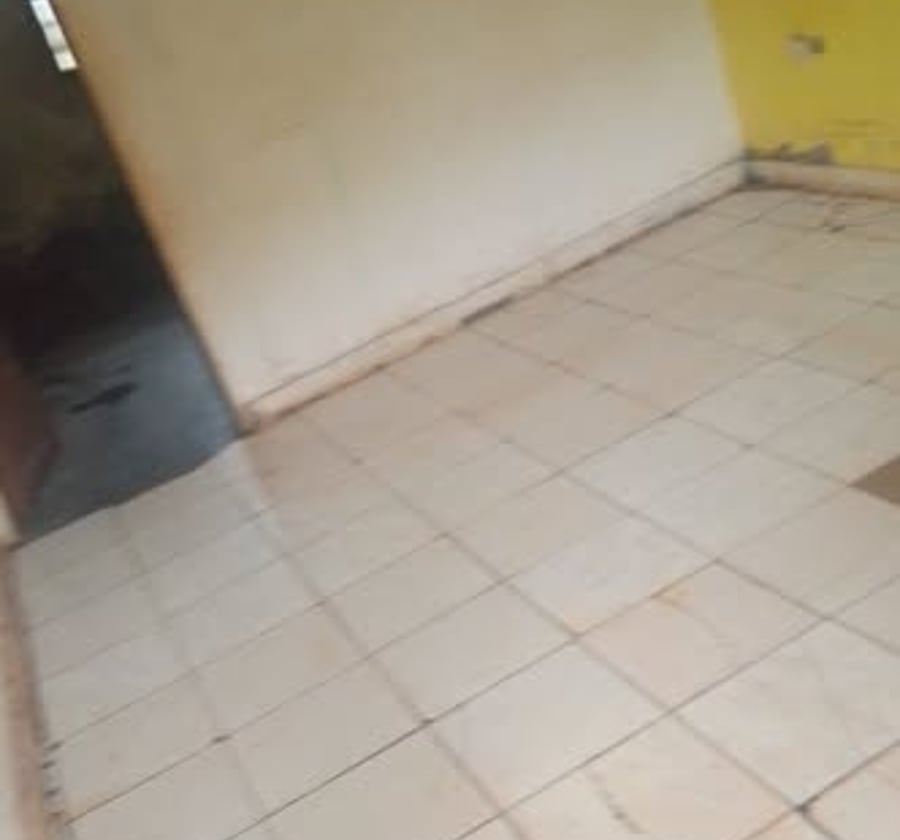 Studio simple à louer - Ekie