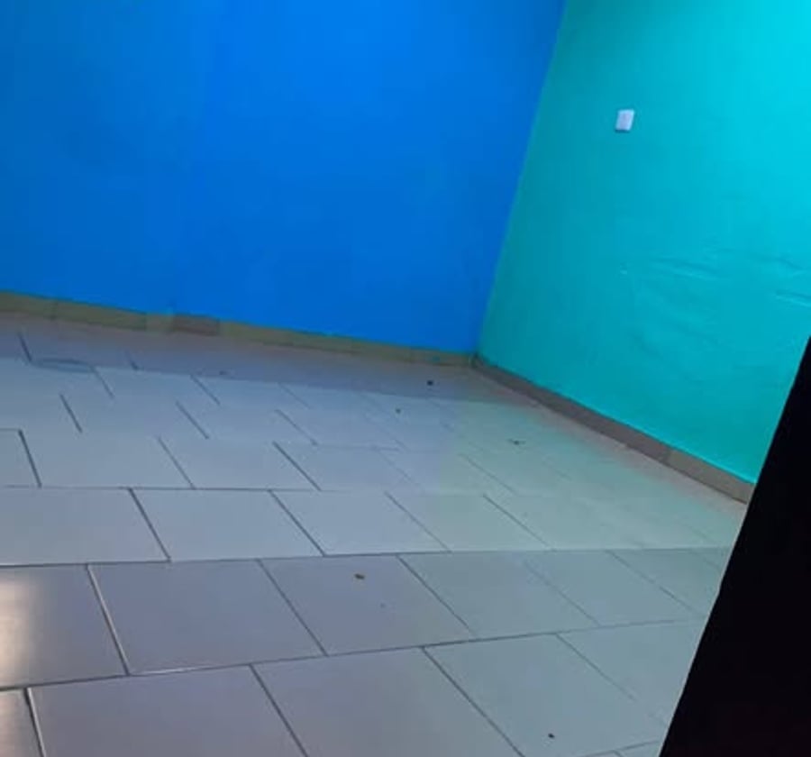 Studio simple à Ndogpassi, Carrefour chefferie