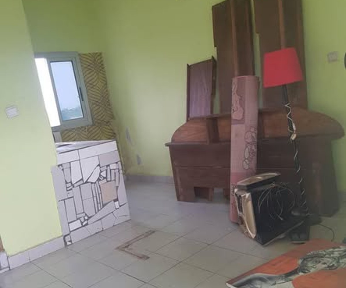 Chambre moderne avec espace cuisine - PK15 Douala