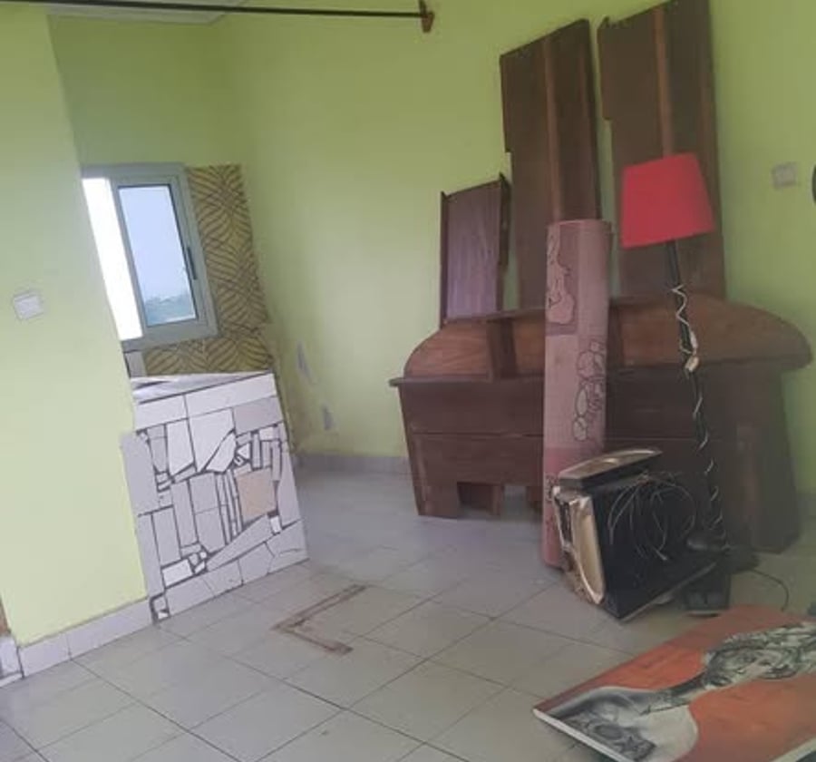 Chambre moderne avec espace cuisine - PK15 Douala